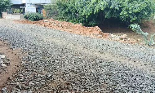கிடப்பில் போடப்பட்ட சாலை பணி