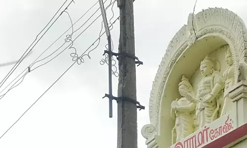ஆபத்தான மின்கம்பம்