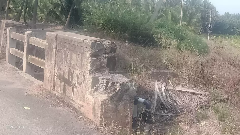 குறுகலான பாலம் குறுகலான பாலம்