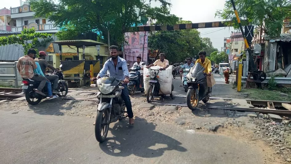 வாகன ஓட்டிகள் அவதி வாகன ஓட்டிகள் அவதி