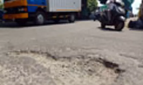 சாலையில் பள்ளம்