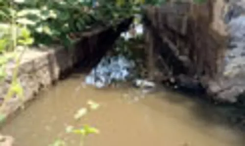 தேங்கி நிற்கும் கழிவுநீர்