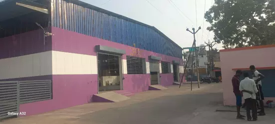 பயன்பாட்டுக்கு வராத வணிக வளாகம் பயன்பாட்டுக்கு வராத வணிக வளாகம்
