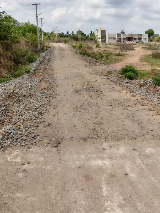 தார் சாலை அமைக்க வேண்டும் தார் சாலை அமைக்க வேண்டும்
