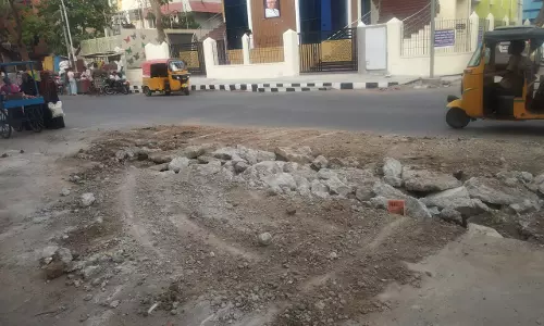 ஆபத்தான பள்ளம் ஆபத்தான பள்ளம்