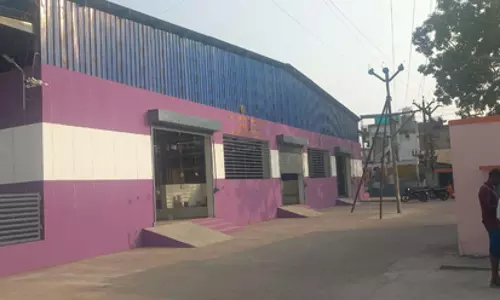பயன்பாட்டுக்கு வராத வணிக வளாகம்