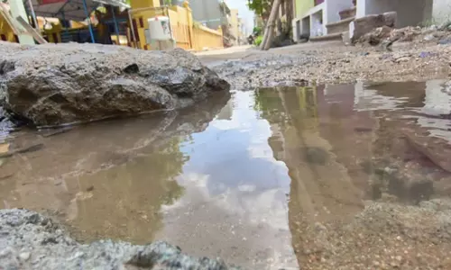 குழாய் உடைப்பால் வீணாகும் குடிநீர்