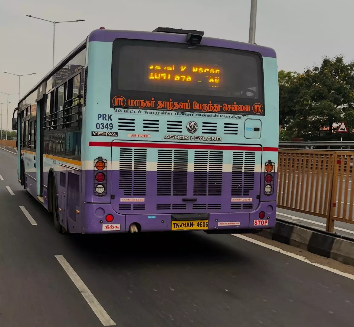 பஸ் நிறுத்தி செல்வதில் என்ன பிரச்சினை? பஸ் நிறுத்தி செல்வதில் என்ன பிரச்சினை?