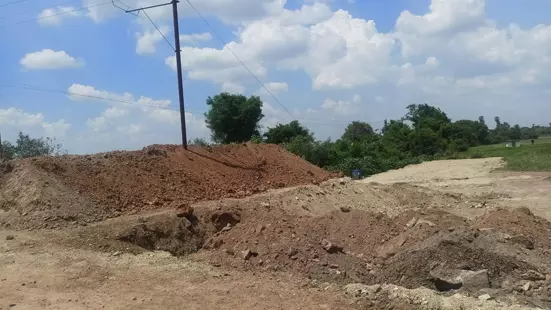 மண் கொட்டி கால்வாய் ஆக்கிரமிப்பு மண் கொட்டி கால்வாய் ஆக்கிரமிப்பு
