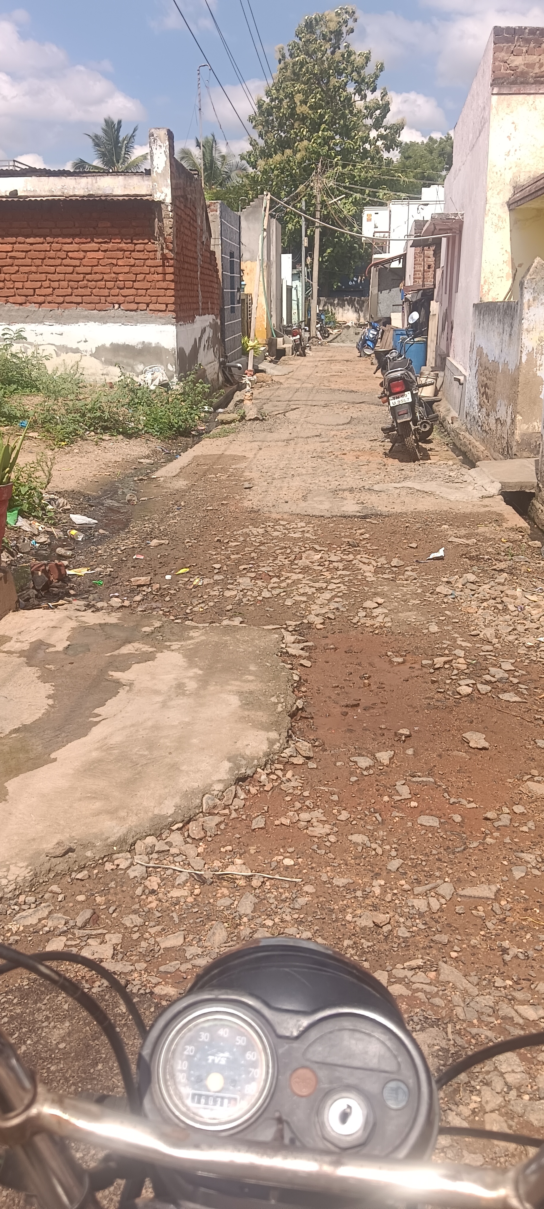 சாலை மற்றும் சாக்கடை சாலை மற்றும் சாக்கடை