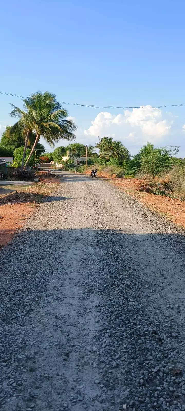 பாதியில் நின்ற சாலைப் பணி பாதியில் நின்ற சாலைப் பணி