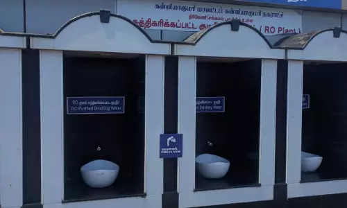 சுற்றுலா பயணிகள் அவதி சுற்றுலா பயணிகள் அவதி