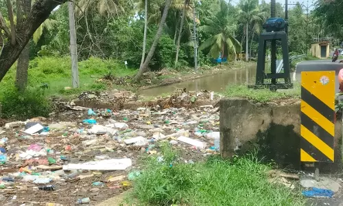 குப்பைகளை அகற்ற வேண்டும்