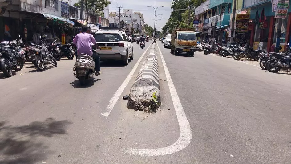 விபத்தில் சிக்கும் வாகனங்கள் விபத்தில் சிக்கும் வாகனங்கள்