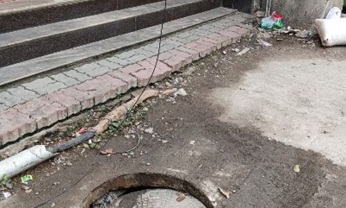 ஆபத்தான மழைநீர் கால்வாய் மூடி ஆபத்தான மழைநீர் கால்வாய் மூடி