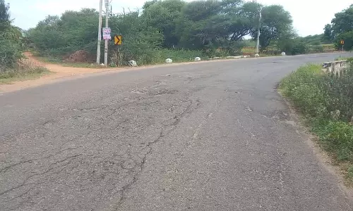 சாலை சீரமைக்கப்படுமா? சாலை சீரமைக்கப்படுமா?