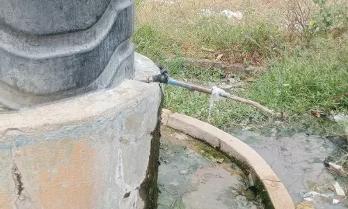 வீணாகும் குடிநீர் வீணாகும் குடிநீர்
