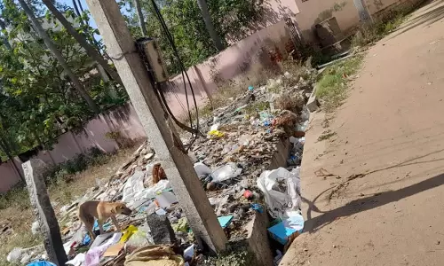 குவிந்து கிடக்கும் குப்பைகள்