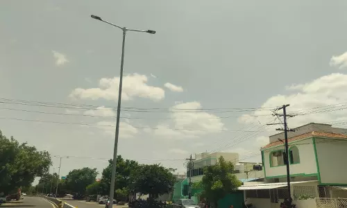 எரியாத தெருவிளக்குகள் எரியாத தெருவிளக்குகள்