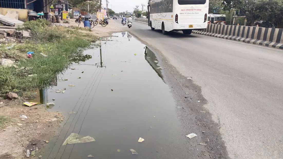 தேங்கி நிற்கும் கழிவுநீர் தேங்கி நிற்கும் கழிவுநீர்