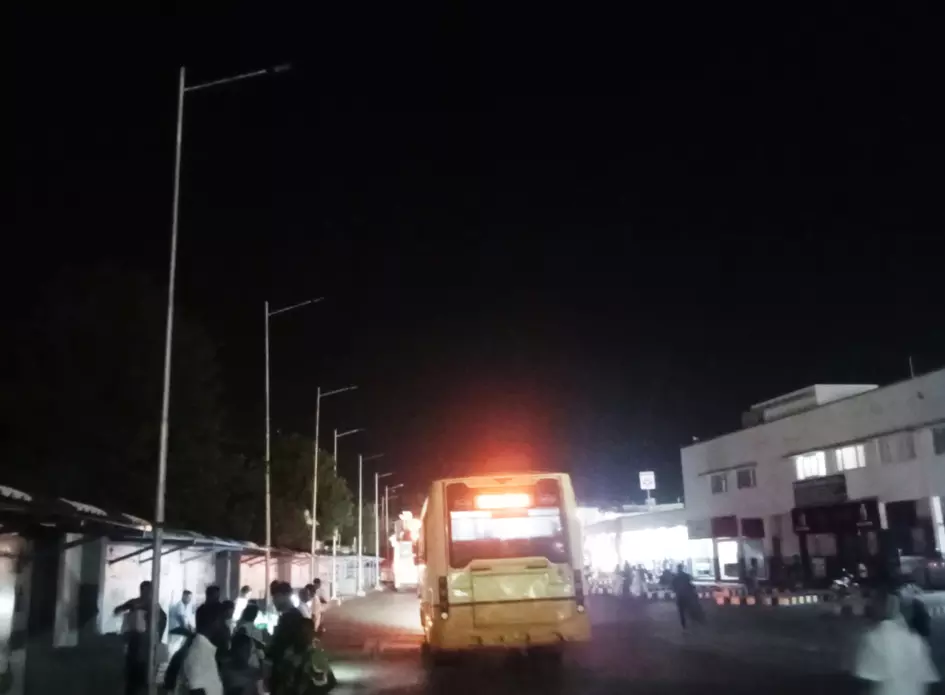 ஒளிராத மின்விளக்குகள் ஒளிராத மின்விளக்குகள்