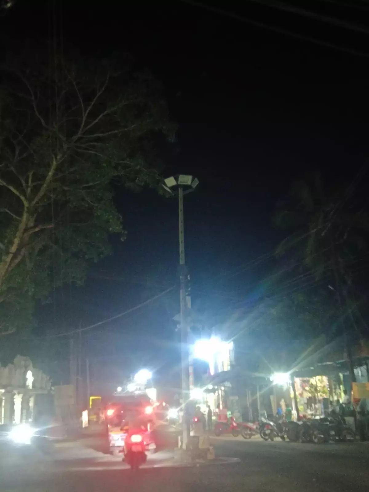 எரியாத உயர்கோபுர மின்விளக்கு