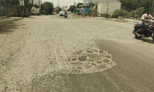 கிடப்பில் போடப்பட்ட சாலை பணி