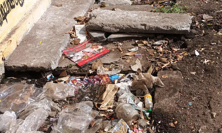 தூர்வாரப்படாத கழிவுநீர் கால்வாய் தூர்வாரப்படாத கழிவுநீர் கால்வாய்