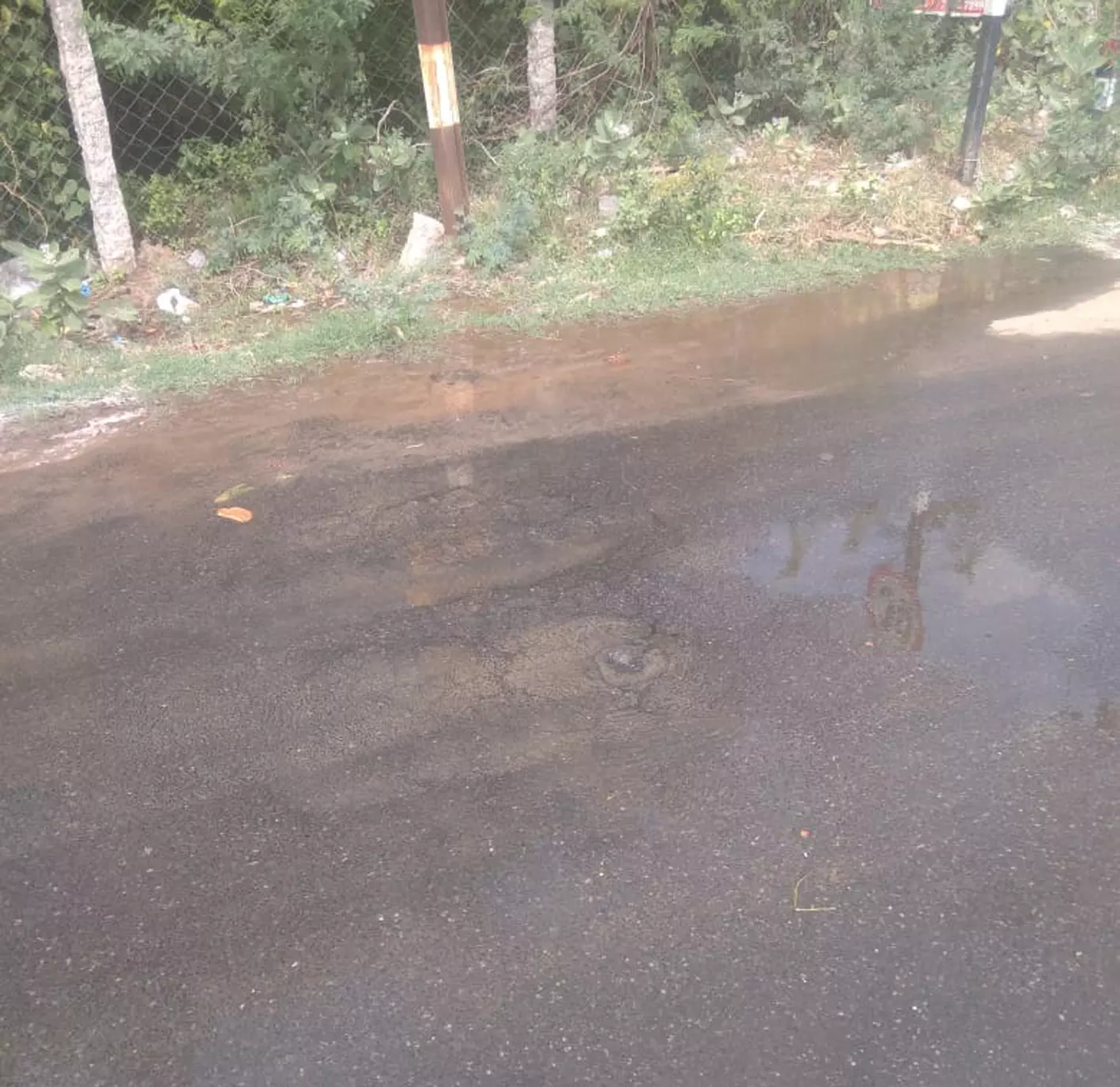 குழாய் உடைப்பால் வீணாகும் குடிநீர்
