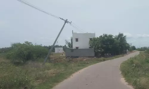ஆபத்தான மின்கம்பம் ஆபத்தான மின்கம்பம்