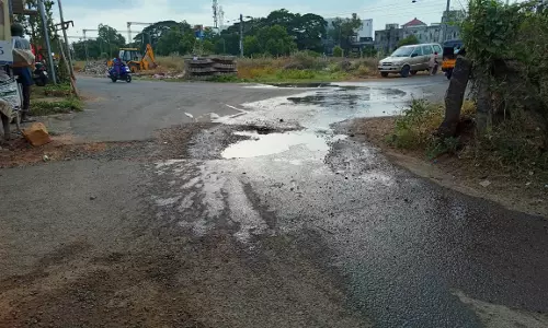 குழாய் உடைந்து வீணாகும் குடிநீர்