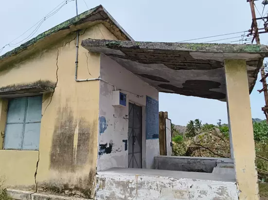 கிராம நிர்வாக அலுவலக கட்டிடம் சேதம் கிராம நிர்வாக அலுவலக கட்டிடம் சேதம்