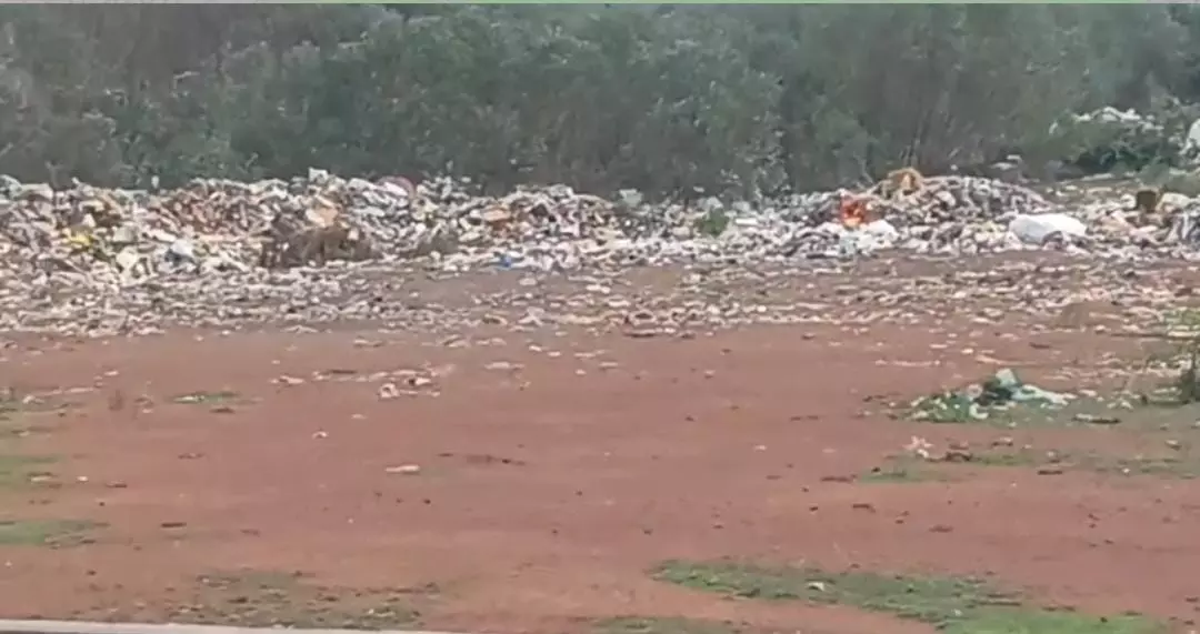 குப்பையாகும் மைதானம் குப்பையாகும் மைதானம்