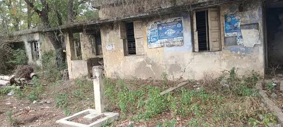 பழைய அரசு கட்டிடங்களை இடிக்க வேண்டும் பழைய அரசு கட்டிடங்களை இடிக்க வேண்டும்