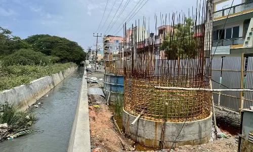 கிடப்பில் போடப்பட்ட பாதாள சாக்கடை பணி