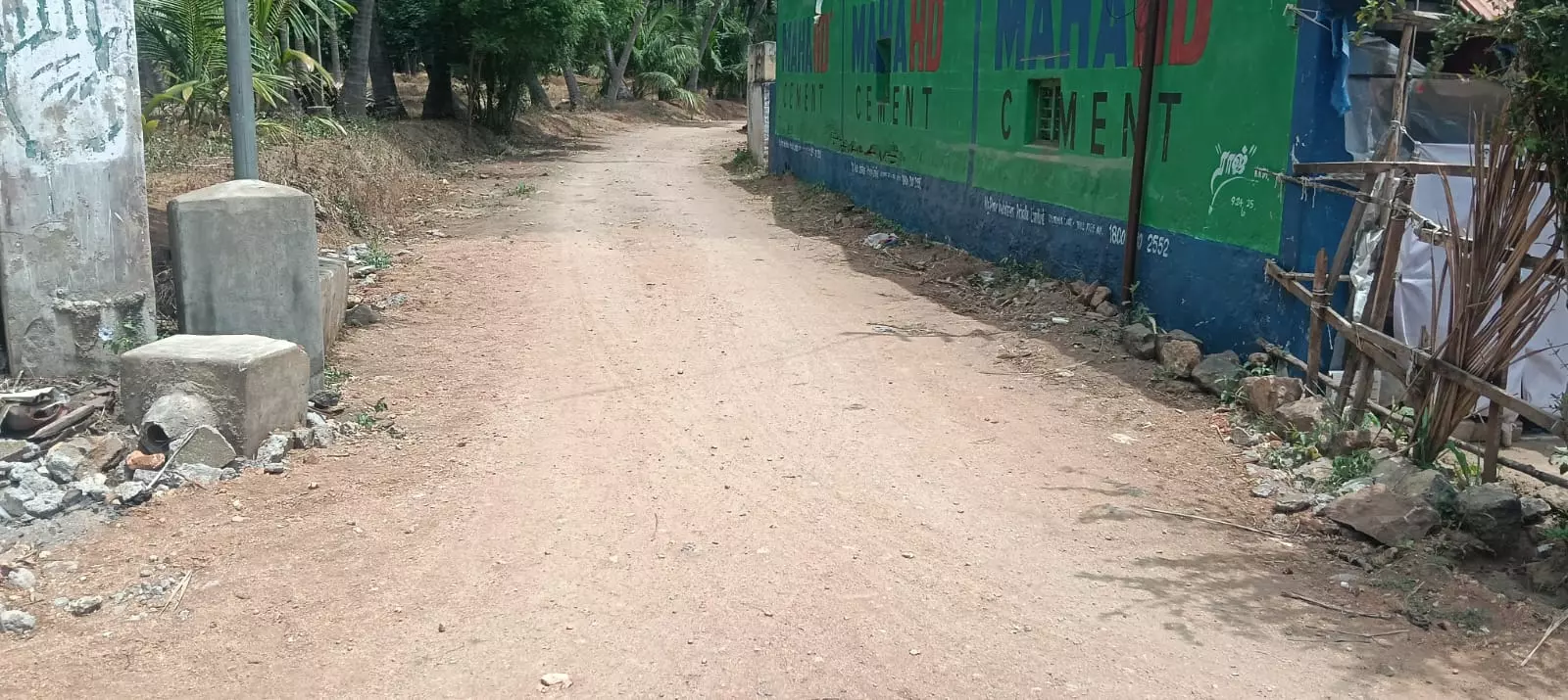 மண் சாலை தார்சாலையாக மாற்றப்படுமா? மண் சாலை தார்சாலையாக மாற்றப்படுமா?
