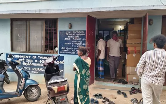 நோயாளிகளுக்கு இருக்கை வசதி தேவை நோயாளிகளுக்கு இருக்கை வசதி தேவை