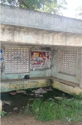 பராமரிப்பில்லா பயணியர் நிழற்குடை பராமரிப்பில்லா பயணியர் நிழற்குடை