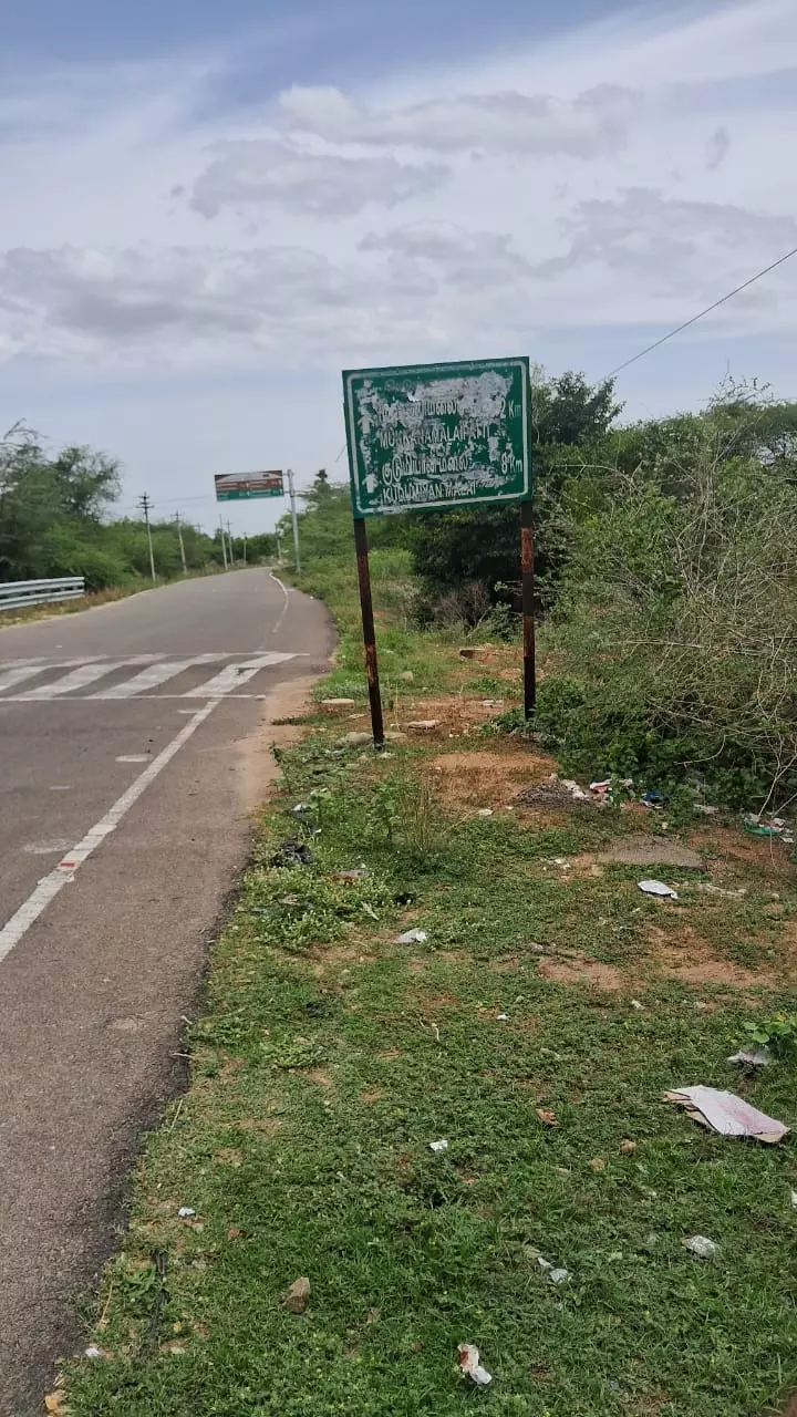வாகன ஓட்டிகள் அவதி வாகன ஓட்டிகள் அவதி