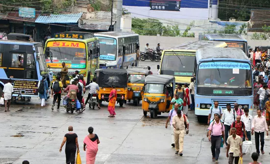 ஆட்டோக்களால் பயணிகளுக்கு தொல்லை ஆட்டோக்களால் பயணிகளுக்கு தொல்லை