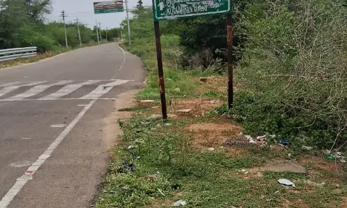 வாகன ஓட்டிகள் அவதி வாகன ஓட்டிகள் அவதி