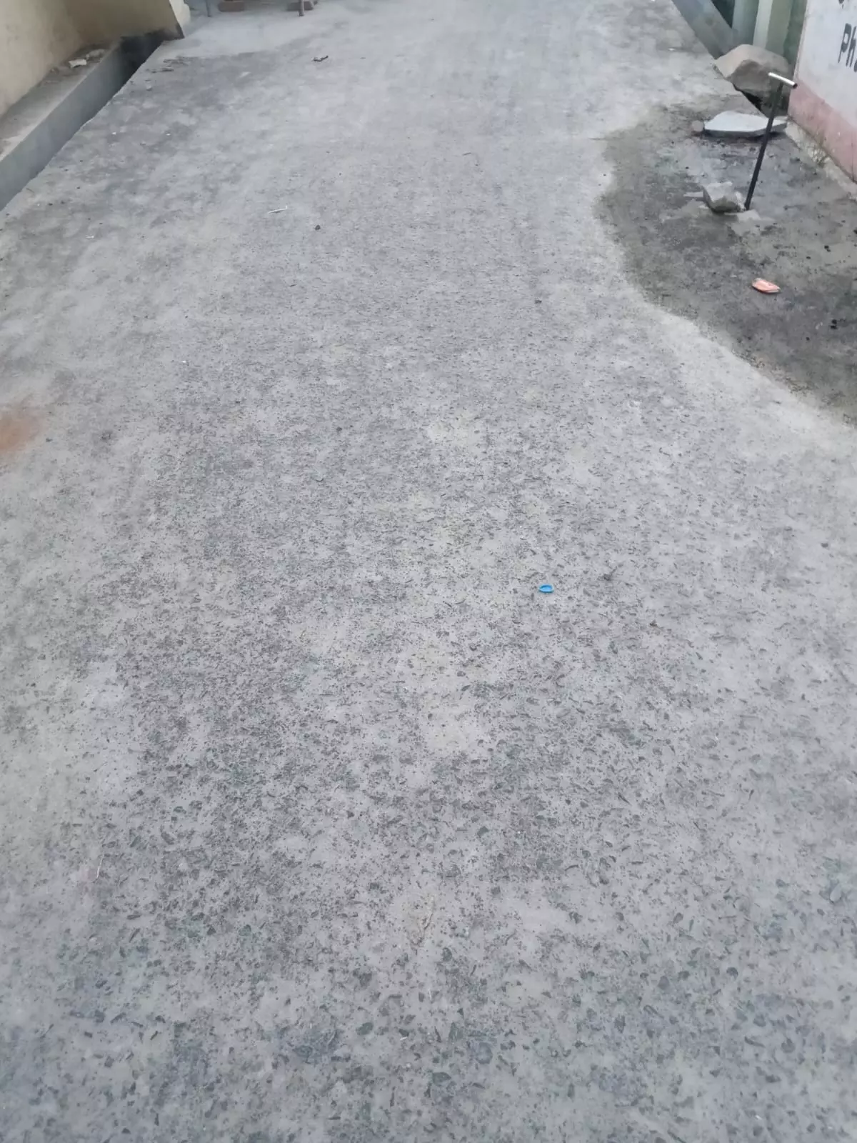 தரமற்ற கான்கிரீட் சாலை தரமற்ற கான்கிரீட் சாலை
