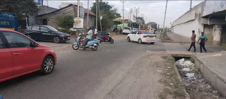 வேகத்தடை அமைக்க வேண்டும் வேகத்தடை அமைக்க வேண்டும்