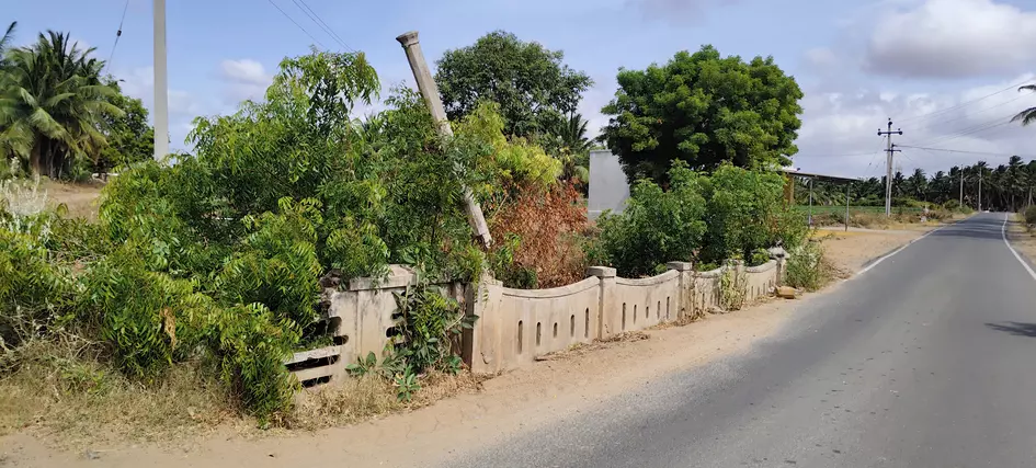 சேதமடைந்த பாலம் சேதமடைந்த பாலம்