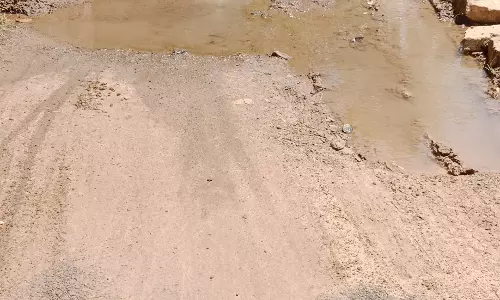 மோசமான சாலை
