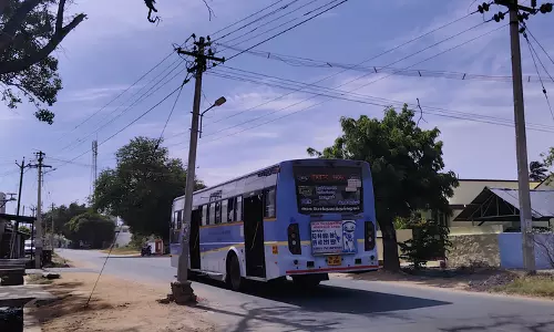 ஆபத்தான மின்கம்பம்