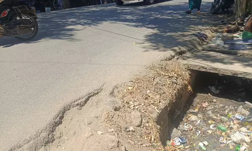 தடுப்புச்சுவர் இல்லாத வாறுகால்