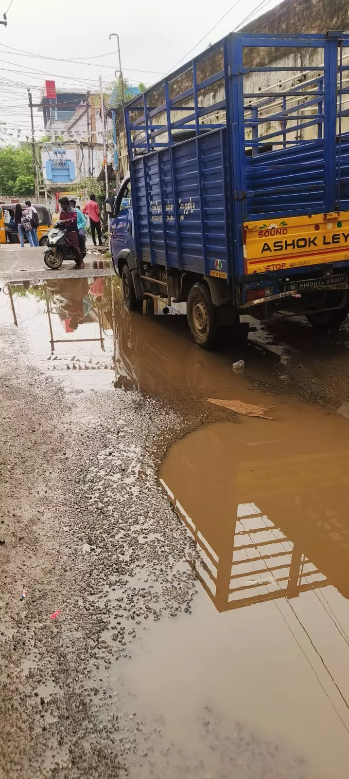 சாலையில் தேங்கும் மழைநீர் சாலையில் தேங்கும் மழைநீர்
