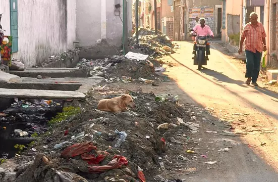 கழிவு மண்ணை அகற்றுவார்களா? கழிவு மண்ணை அகற்றுவார்களா?
