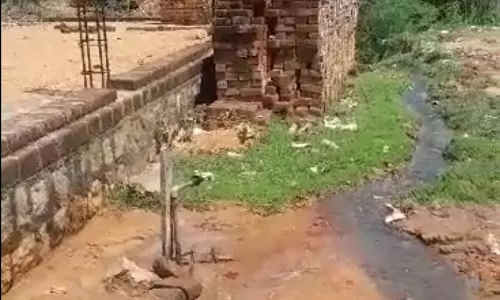 சேதமடைந்த கழிவுநீர் கால்வாய் சேதமடைந்த கழிவுநீர் கால்வாய்